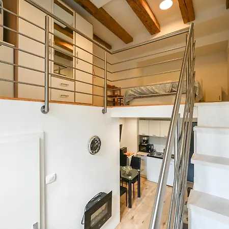 Apartma N'poznam Tobacna 2