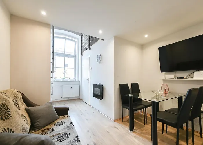 Apartma N'poznam Tobacna 2 Apartment *